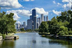 il Chicago orizzonte come visto a partire dal Lincoln parco. foto