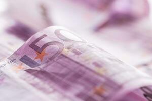 avvicinamento cinque cento Euro banconote i soldi e moneta foto