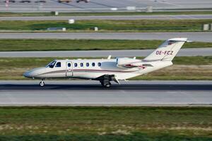 civile aereo a aeroporto. attività commerciale Jet e aereo. commerciale e generale aviazione. aviazione industria. volare e volare. foto