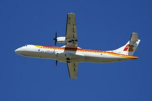 iberia le compagnie aeree passeggeri aereo a aeroporto. programma volo viaggio. aviazione e aereo. aria trasporto. globale internazionale trasporto. volare e volare. foto