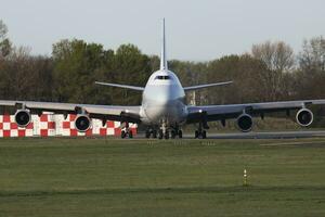 cargolux boeing 747-400 lx-fcl carico aereo partenza e prendere via a budapest aeroporto foto
