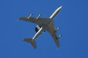 speciale missione awacs aereo a aria base. aria vigore volo operazione. aviazione e aereo. aria difesa. militare industria. volare e volare. foto