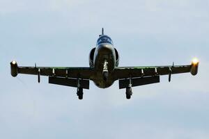 militare combattente Jet aereo a aria base. aria vigore volo operazione. aviazione e aereo. aria difesa. militare industria. volare e volare. foto