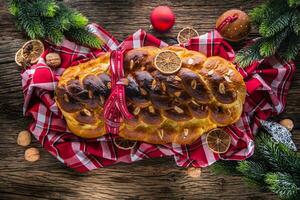 Natale torta e Natale decorazioni. Natale torta, slovacco o orientale Europa tradizionale Pasticcino - vianocka foto