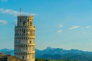 il famoso pendente Torre nel pisa, Italia foto