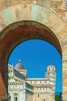 il famoso pendente Torre nel pisa, Italia foto