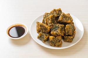 gnocco cinese fritto con erba cipollina foto
