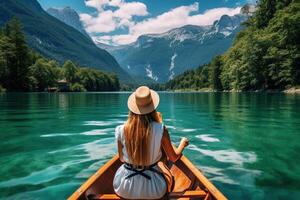 indietro Visualizza di giovane donna canoa nel il lago bohinj su un' estate giorno, sfondo Alpi montagne ai generativo foto