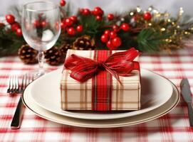 un' piatto con decorazioni su bianca tavolo per Natale tempo foto