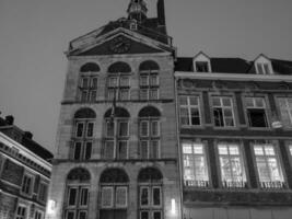 maastricht a il maas fiume nel il Olanda foto