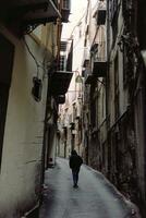 solitario uomo nel il strada di palermitano, Italia foto