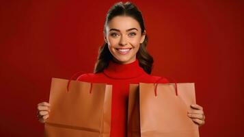 attraente brunetta ragazza con Due mestiere borse per shopping su un' rosso pianura sfondo. acquisti, i saldi. ai generato foto