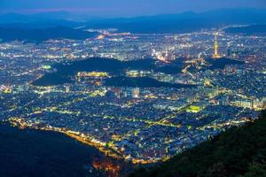vista notturna dal parco di aspan a daegu in corea del sud foto