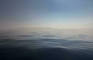 sfondo della superficie dell'acqua blu foto