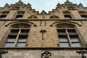 vicino su a partire dal il st maartens Cattedrale nel ypre Belgio. foto