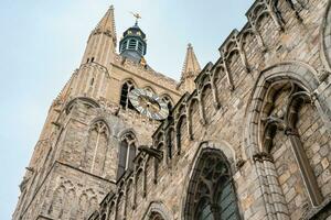 vicino su a partire dal il st maartens Cattedrale nel ypre Belgio. foto