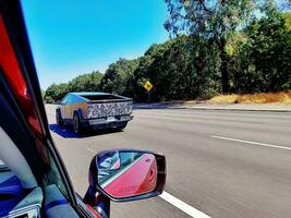 California, san jose, Stati Uniti d'America - 23.08.2023 tesla cybertruck su il strada fra san jose e san francisco. foto