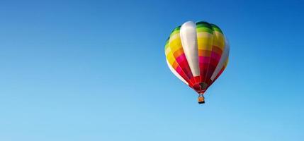 palloncino sul cielo blu foto