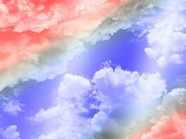 bellezza dolce pastello rosso blu colorato con soffici nuvole sul cielo. immagine arcobaleno multicolore. luce crescente di fantasia astratta foto