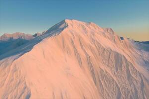 un' allungare di neve montagna con blu cielo, 3d resa. foto