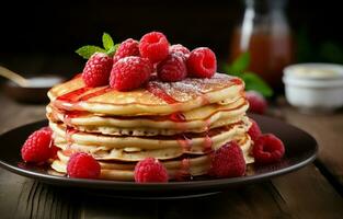 pila di Pancakes con lamponi per colazione, avvicinamento. foto
