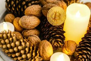 oro bitcoin i soldi con coni su un' di legno sfondo foto