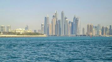 panorama di dubai, esplorando il futuristico capitale di il mezzo est foto