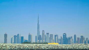 panorama di dubai, esplorando il futuristico capitale di il mezzo est foto