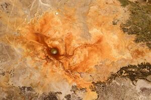 struttura di il terra con sangue colore, metropolitana acqua. foto