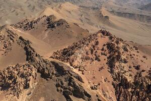 arido deserto e strano pietre. foto