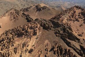 arido deserto e strano pietre. foto