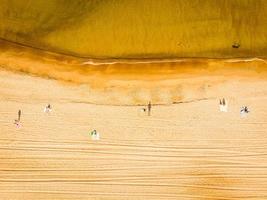 vista a volo d'uccello della spiaggia di palanga, lituania foto