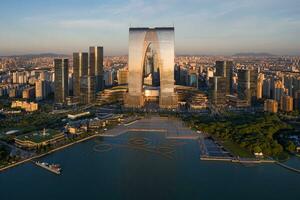 CBD edifici di il lago nel Suzhou, Cina nel il mattina. foto