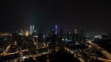 notte illuminato Kuala grumo, Malaysia foto