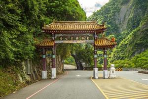 Parco nazionale di taroko ingresso est cancello ad arco a hualien, taiwan foto