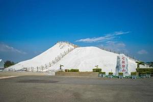 montagna di sale nella contea di cigu, tainan