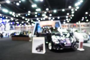 sfocatura astratta e mostra di auto e motori sfocati foto