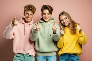 ritratto di adolescenti mostrando pollice-up su colore sfondo. ai generato foto