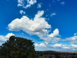 alto angolo metraggio di Residenziale vero tenuta le case a est di luton città di Inghilterra, grande Gran Bretagna. metraggio era catturato con di droni telecamera su luglio 19, 2023 foto