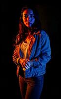 foto di bellissimo donna con misto rosso e blu illuminazione , generativo ai