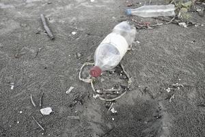 inquinamento delle bottiglie d'acqua di plastica