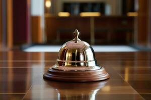 Hotel squillare campana su contatore scrivania a davanti ricezione. foto