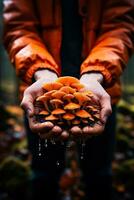 un' avvicinamento tiro cattura un' mano Tenere un' vivace arancia fungo simboleggiante il nascosto tesori di autunno foreste foto