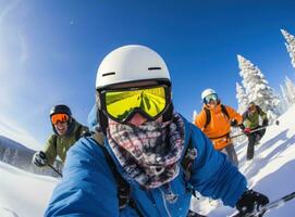 un uomo sciare su un' nevoso montagna foto