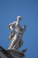 statue sulla chiesa di san stae, chiesa di san eustachio, a venezia, italia, 2019 foto