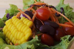 insalata di verdure fresche con macro close up per sfondi alimentari foto