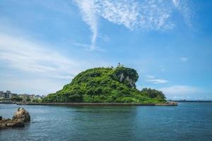 paesaggio di kaohsiung nella baia di sizihwan, taiwan foto