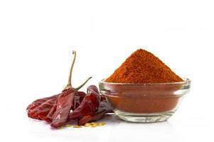 peperoncino rosso essiccato e polvere foto