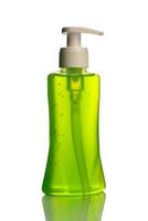 bottiglia di sapone liquido o crema o dispenser per il lavaggio del viso o tappo liquido isolato su sfondo bianco. foto
