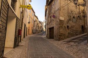 corso dei garibaldini nel centro del paese di collescipoli foto